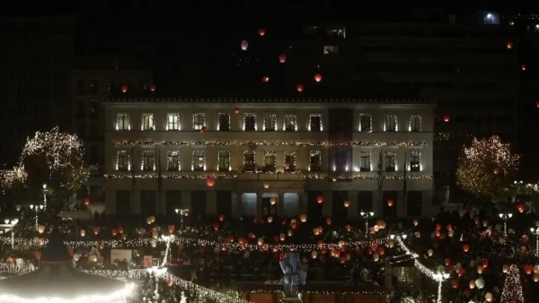 Στον ουρανό της Αθήνας 3.000 φαναράκια για τη «Νύχτα των Ευχών»