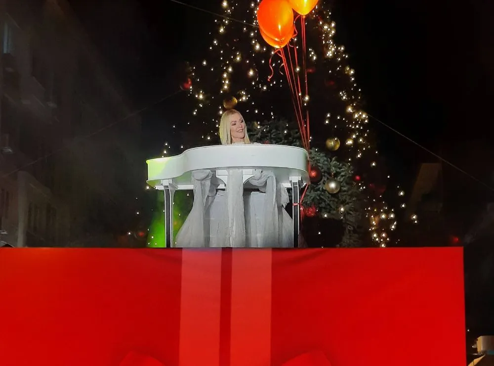 Πολιτεία των Ευχών: Εντυπωσίασε το "flying piano"- video