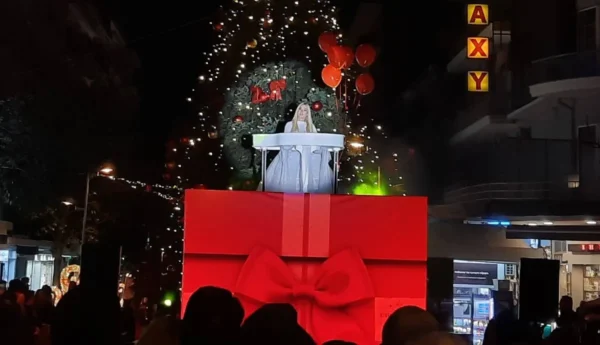 Πολιτεία των Ευχών: Εντυπωσίασε το "flying piano"- video