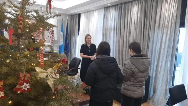 Πρωτοχρονιάτικα κάλαντα και ευχές για το νέο έτος στο Δημαρχείο Σερρών