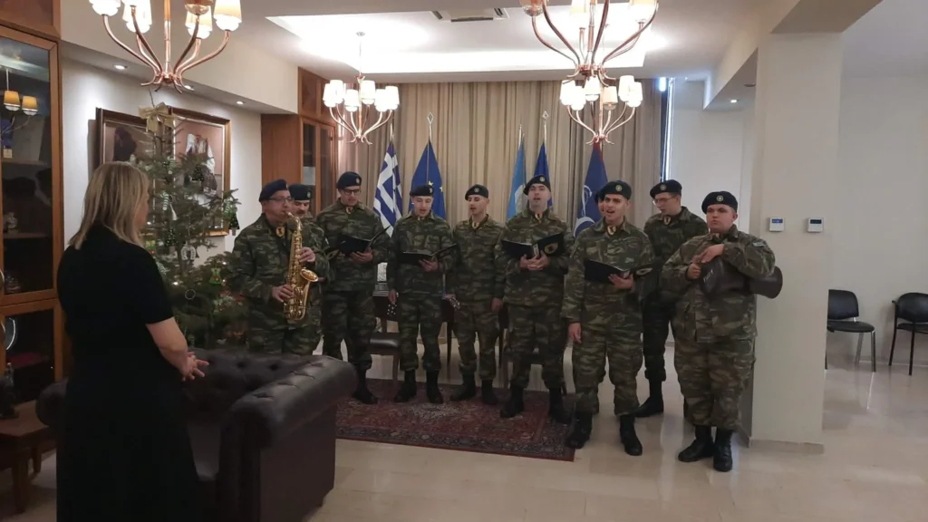 Πρωτοχρονιάτικα κάλαντα και ευχές για το νέο έτος στο Δημαρχείο Σερρών