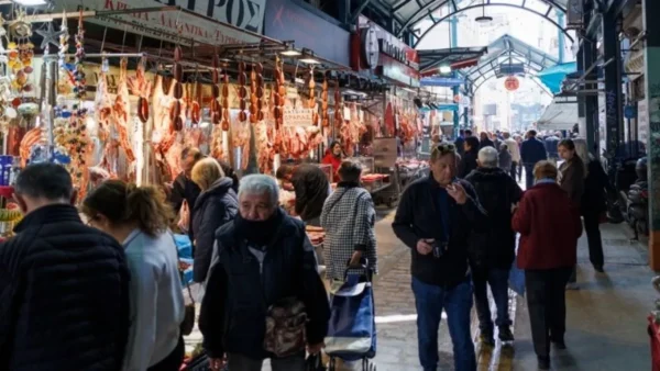 Συγκρατημένα αισιόδοξοι οι Έλληνες καταναλωτές σύμφωνα με έρευνα της ΕΥ