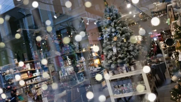 Η εικόνα στη γιορτινή αγορά της Θεσσαλονίκης