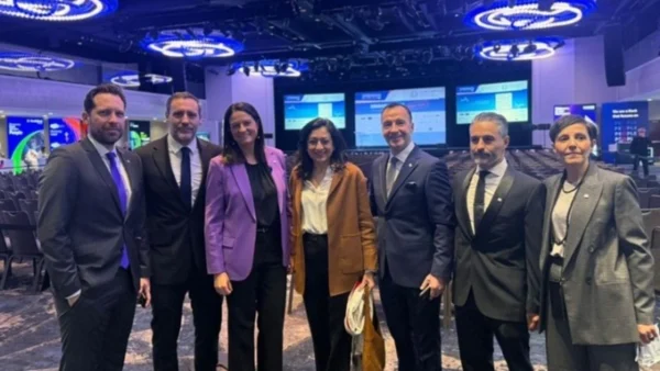 ReBrain Greece στη Νέα Υόρκη: Κάλεσμα επιστροφής σε Έλληνες επαγγελματίες με φορολογικά κίνητρα και ρεκόρ συμμετοχών