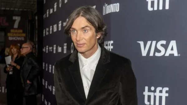 Ο Κίλιαν Μέρφι επιστρέφει στον ρόλο του Τόμι Σέλμπ στην ταινία «Peaky Blinders: The Immortal Man»