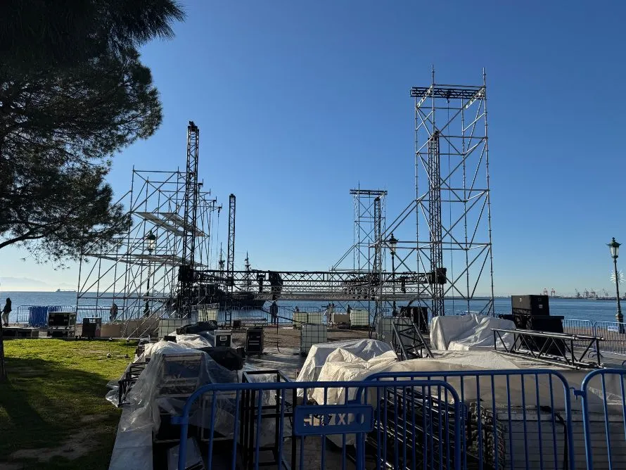 Προετοιμασίες για το μεγάλο πάρτι αλλαγής του χρόνου στον Λευκό Πύργο