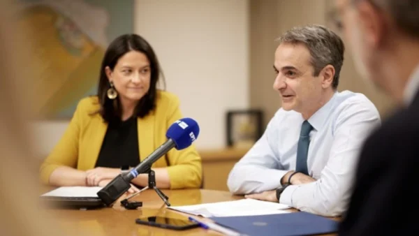 Σύσκεψη στο Μαξίμου υπό τον πρωθυπουργό για τις συλλογικές συμβάσεις