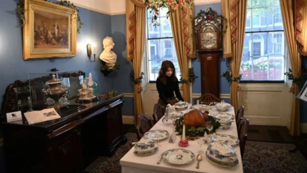 Στο Μουσείο Ντίκενς αναβιώνει το πνεύμα των Χριστουγέννων της Βικτωριανής Εποχής