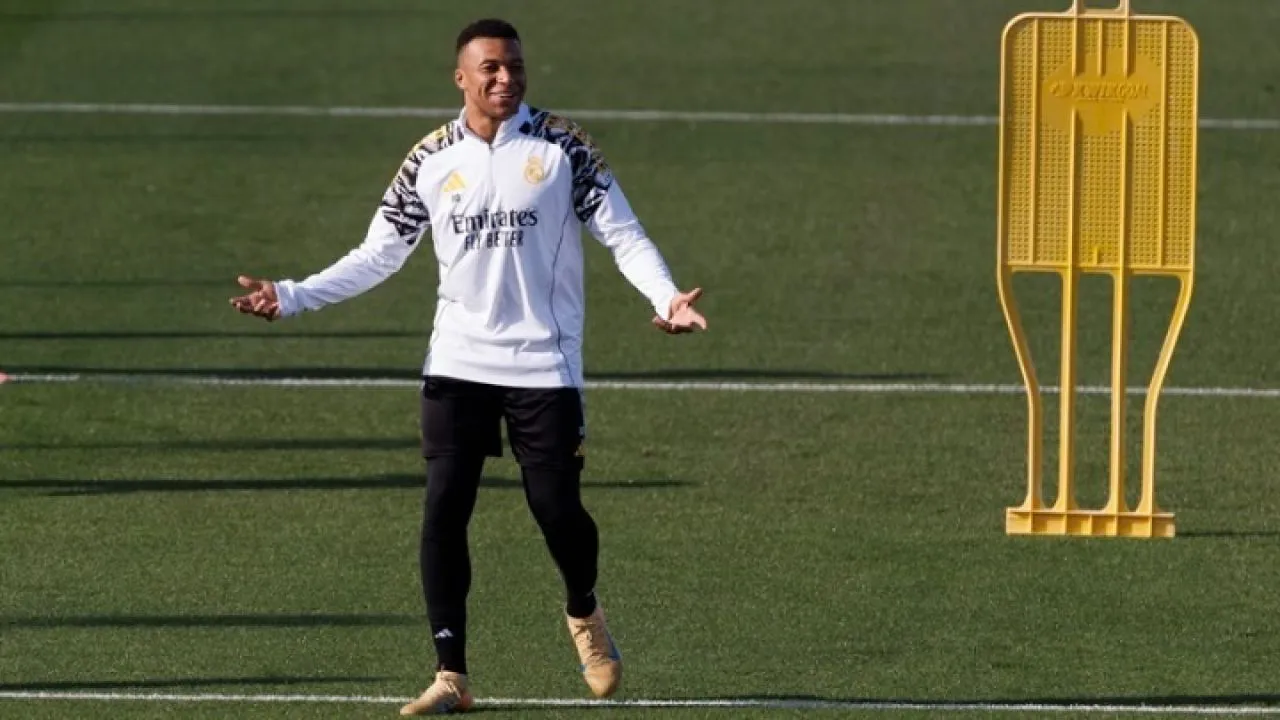 Ο Μπαπέ στην αποστολή της Ρεάλ Μαδρίτης για το αποψινό ματς με τη Σίτι (p)