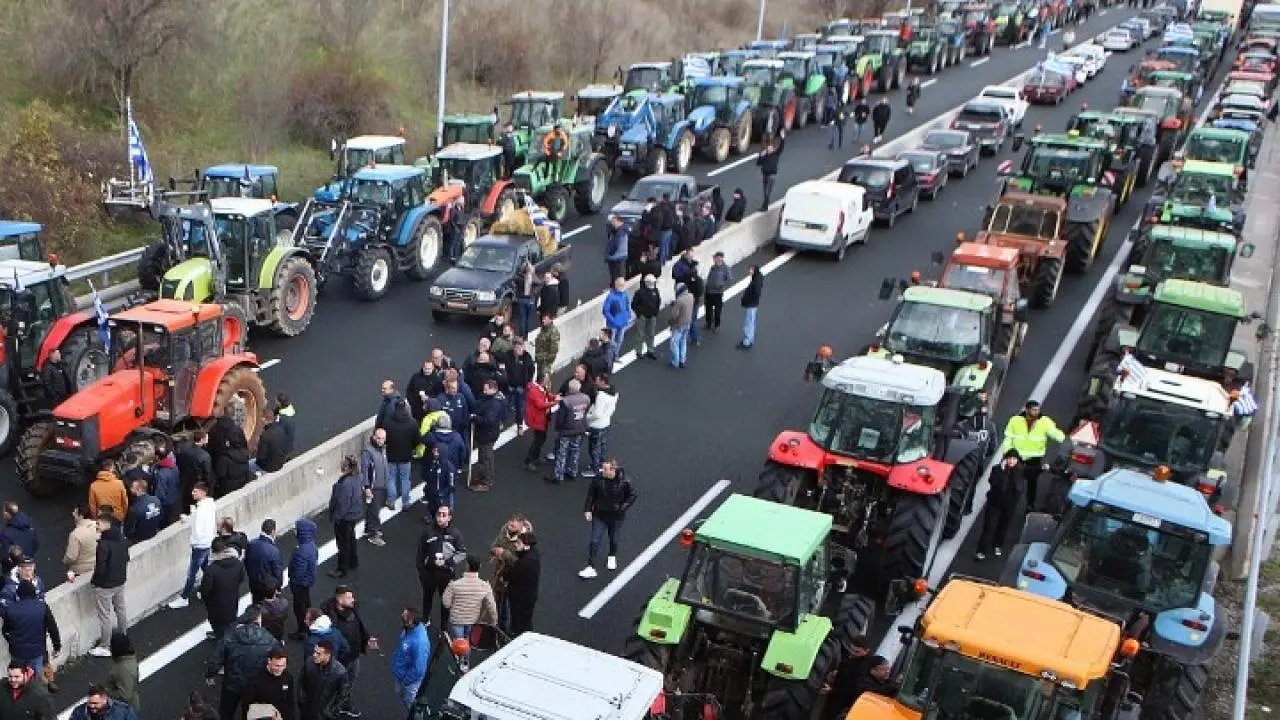 Μπλόκα αγροτών: Τι αποφασίζουν για τις κινητοποιήσεις τους
