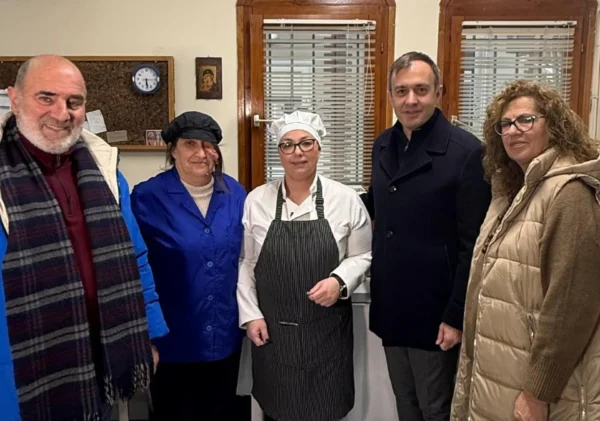 Τάσος Χατζηβασιλείου: "Κανένας μόνος του τις Άγιες Ημέρες - Δωρεά τροφίμων στην κοινωνική κουζίνα - video