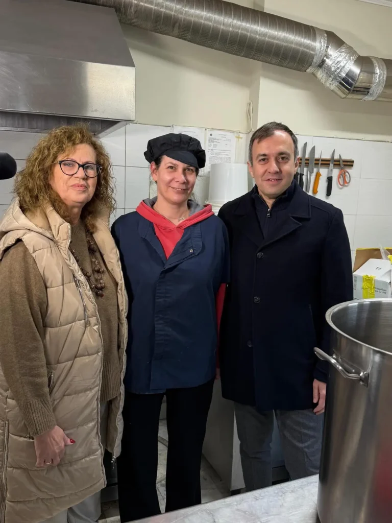 Τάσος Χατζηβασιλείου: "Κανένας μόνος του τις Άγιες Ημέρες - Δωρεά τροφίμων στην κοινωνική κουζίνα - video