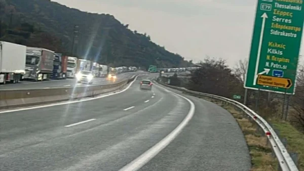 Μπλόκο Προμαχώνα: Ουρές χιλιομέτρων από νταλίκες