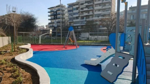«Οι γειτονιές αποκτούν ζωή» δήλωσε ο δήμαρχος Θεσσαλονίκης παραδίδοντας νέα παιδική χαρά
