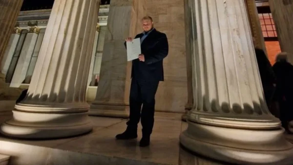 Ο σολίστ Μιχάλης Παούρης βραβεύθηκε με «Οίκοθεν Βραβείο» από την Ακαδημία Αθηνών για το έργο του και την διεθνή του πορεία