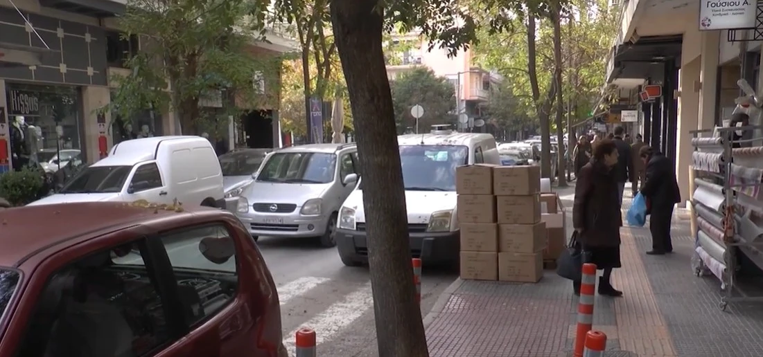 Απομακρύνονται δυο δέντρα από την οδό Γ. Παπανδρέου - Θα ακολουθήσει αποκατάσταση του πεζοδρομίου