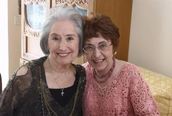 “Παρά Πέντε”: Συγκινεί η εγγονή της Ειρήνης Κουμαριανού – “Σήμερα γιαγιά σε κουβαλάω μαζί μου”