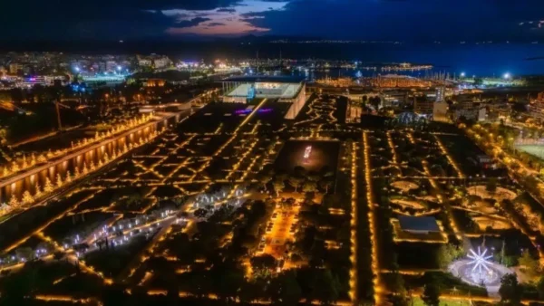 Το Πάρκο Σταύρος Νιάρχος μεταμορφώνεται στον πιο φωτεινό προορισμό της πόλης για τις γιορτές