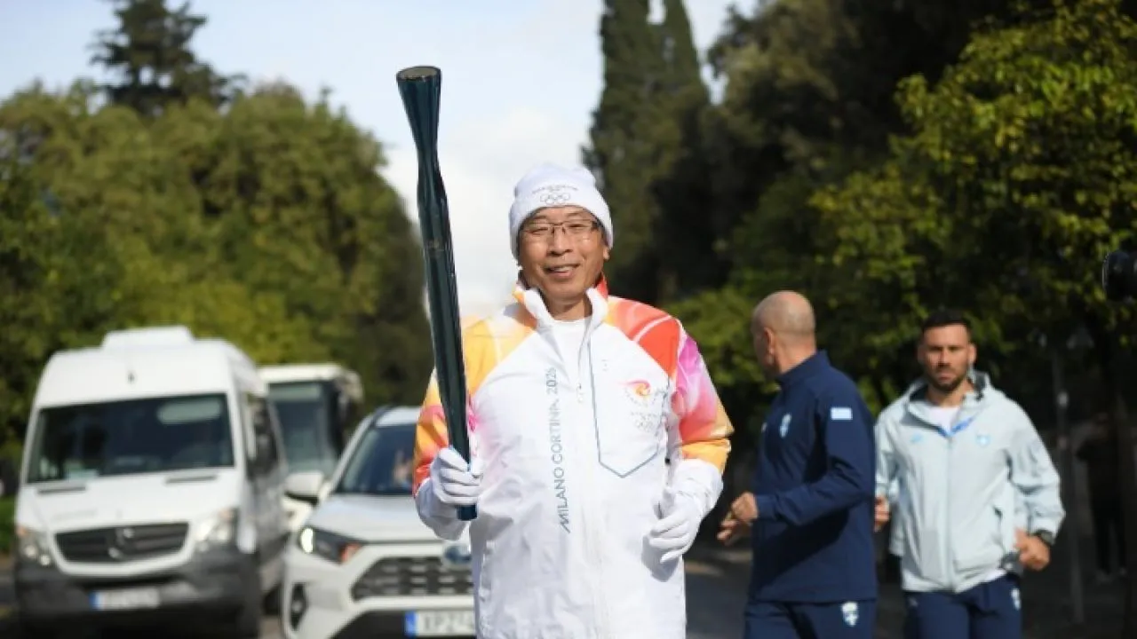 Ο γιατρός που ανακάλυψε δύο αποτελεσματικά φάρμακα για τον καρκίνο ήταν Λαμπαδηδρόμος στην Αθήνα