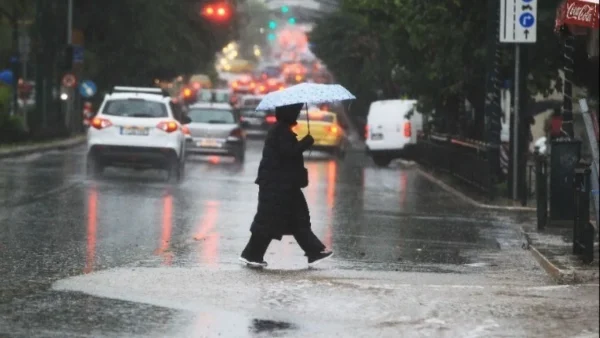 Βροχές και καταιγίδες σήμερα