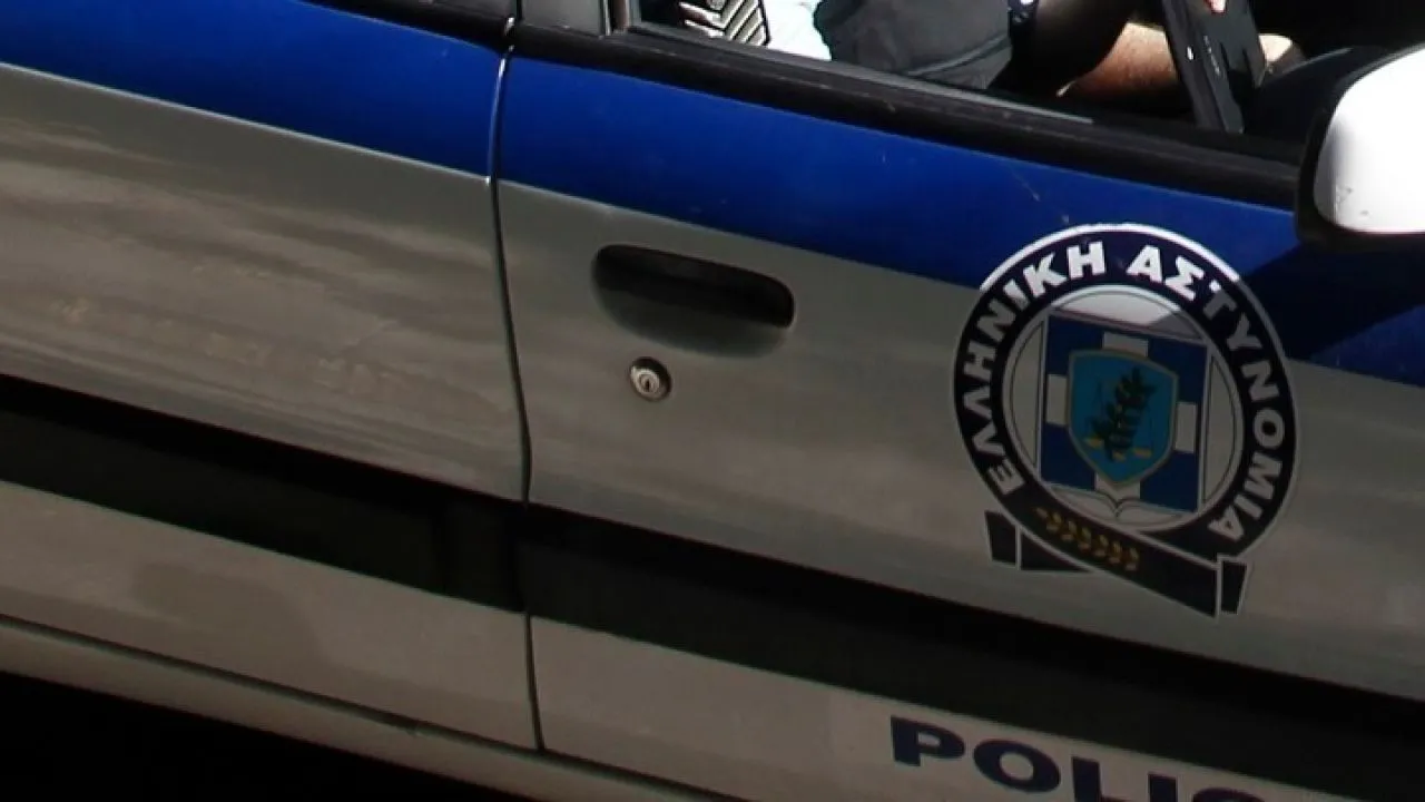 Ταυτοποιήθηκαν τρία άτομα για τα συνθήματα στο πολιτικό γραφείο του Δημ. Βαρτζόπουλου