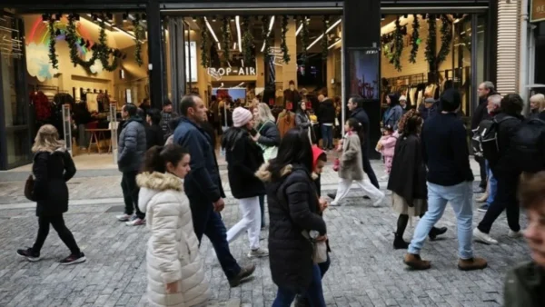 Ανοικτά τα καταστήματα, τελευταία Κυριακή του χρόνου – Στα 4,5 δισ. ευρώ ο χριστουγεννιάτικος τζίρος του 2025