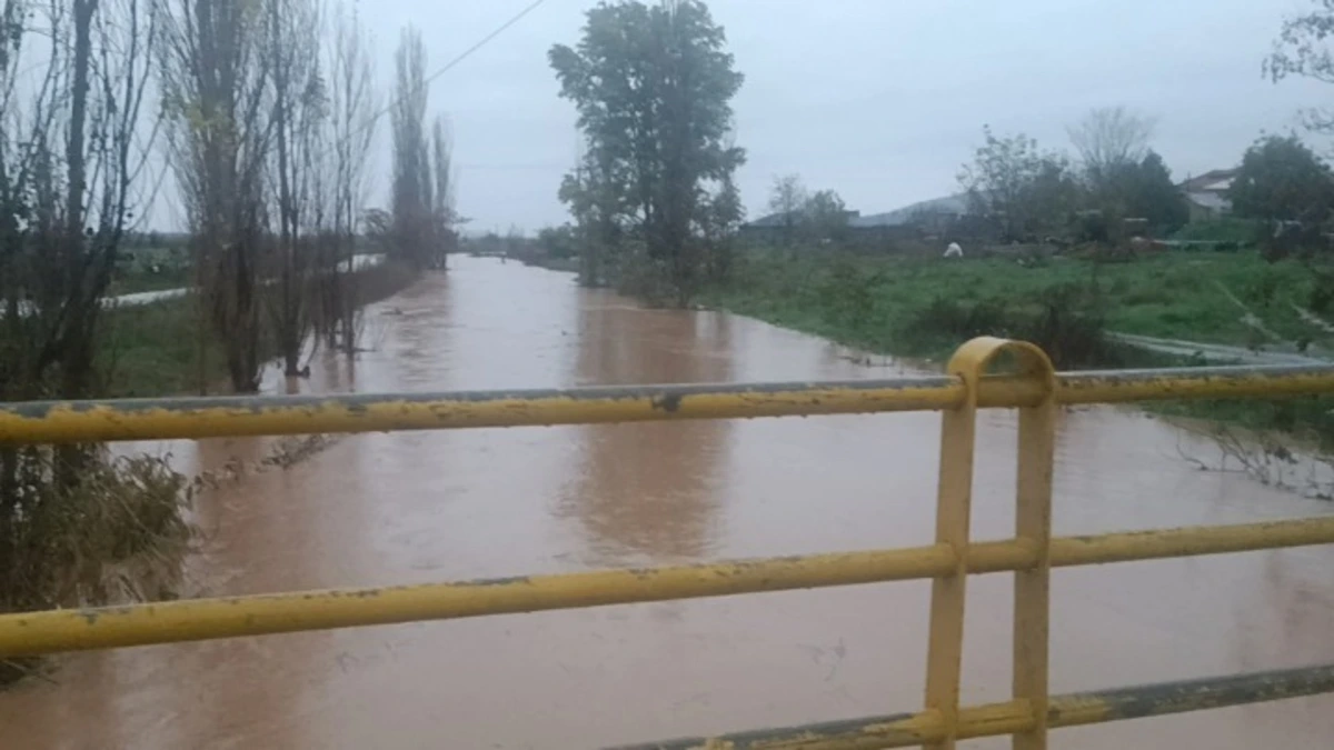 Διακόπηκε η σιδηροδρομική συγκοινωνία Αθηνών - Θεσσαλονίκης λόγω πλημμυρών στον Δομοκό