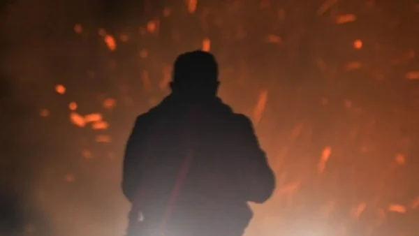 Πυρκαγιά σε διαμέρισμα στην Καλλιθέα - Χωρίς τις αισθήσεις τους εντοπίστηκαν δύο άνδρες