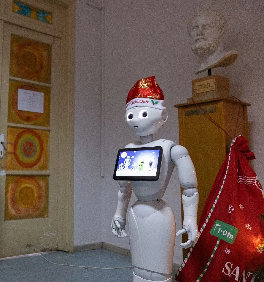 Καλάντα από ... ρομπότ στην παιδοχειρουργική κλινική του Γ. Γεννηματάς