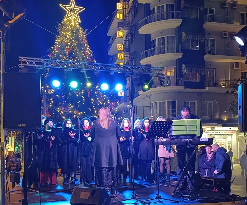 Πολιτεία των Ευχών: Κάλαντα, μελωδίες και γιορτινή ατμόσφαιραστην καρδιά των Σερρών από το γυναικείο φωνητικό σύνολο «The Voices»