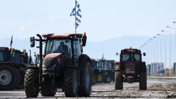 Δράμα: Πεντακόσια μέτρα από το τελωνείο Εξοχής έστησαν μπλόκο αγρότες και κτηνοτρόφοι από το Νευροκόπι