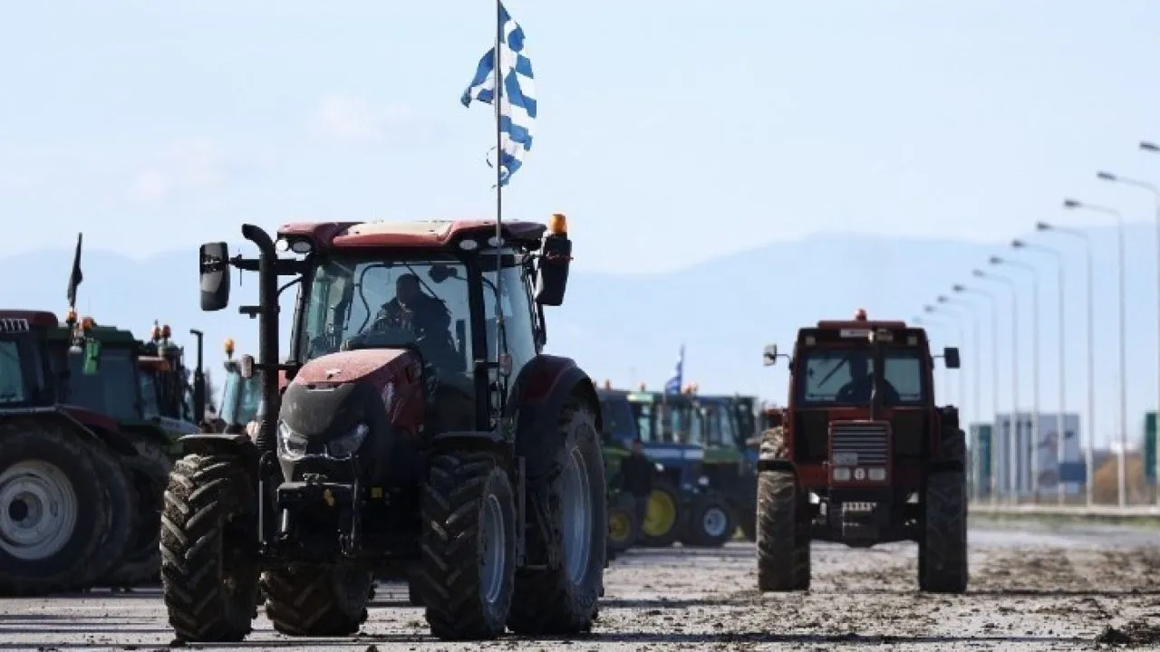 Δράμα: Πεντακόσια μέτρα από το τελωνείο Εξοχής έστησαν μπλόκο αγρότες και κτηνοτρόφοι από το Νευροκόπι