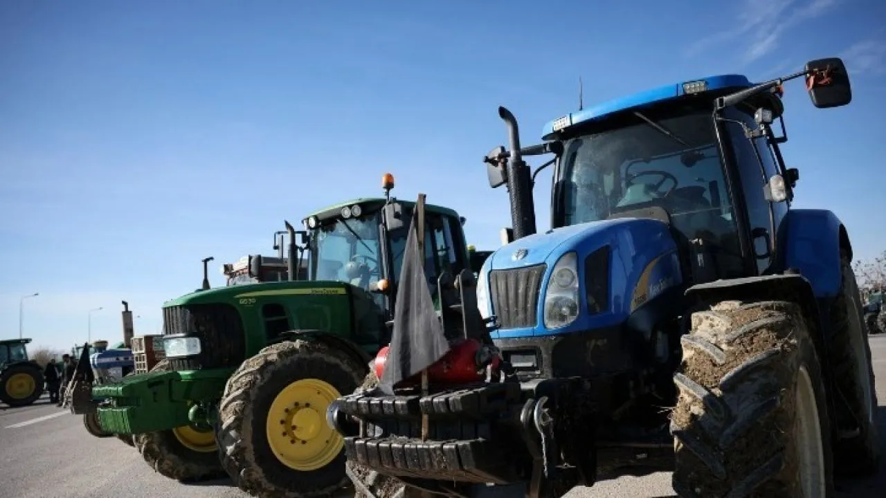 Άνοιξαν το ρεύμα προς Θεσσαλονίκη οι αγρότες του μπλόκου στα διόδια των Μαλγάρων