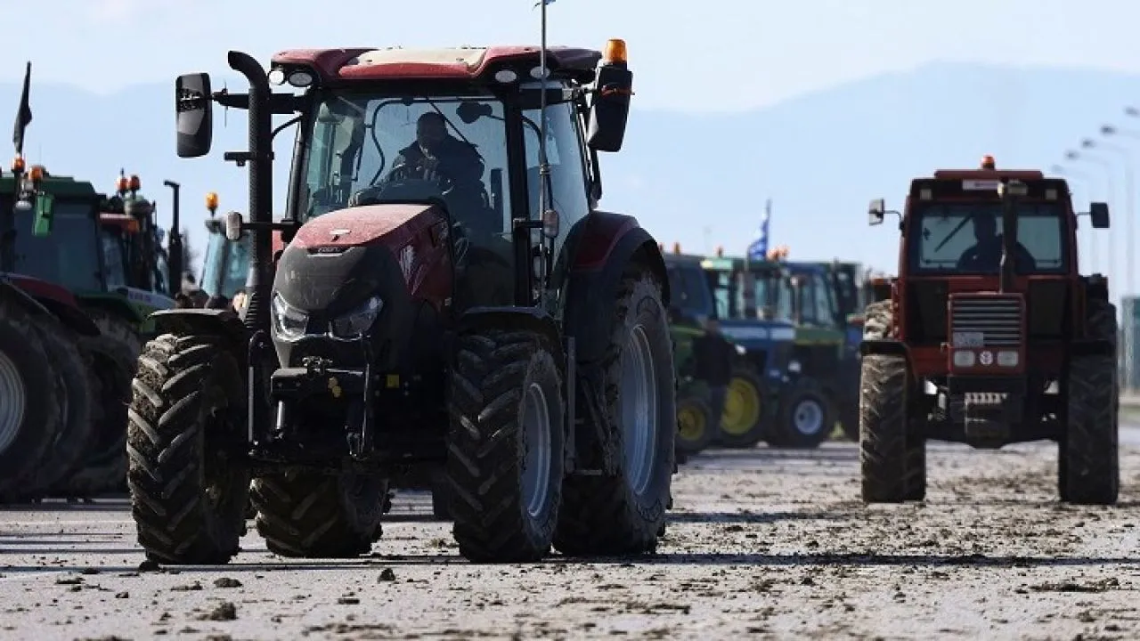 Ξεκίνησε το μπλόκο των αγροτών κτηνοτρόφων στα Μεγάλα Χωράφια Χανίων στον ΒΟΑΚ
