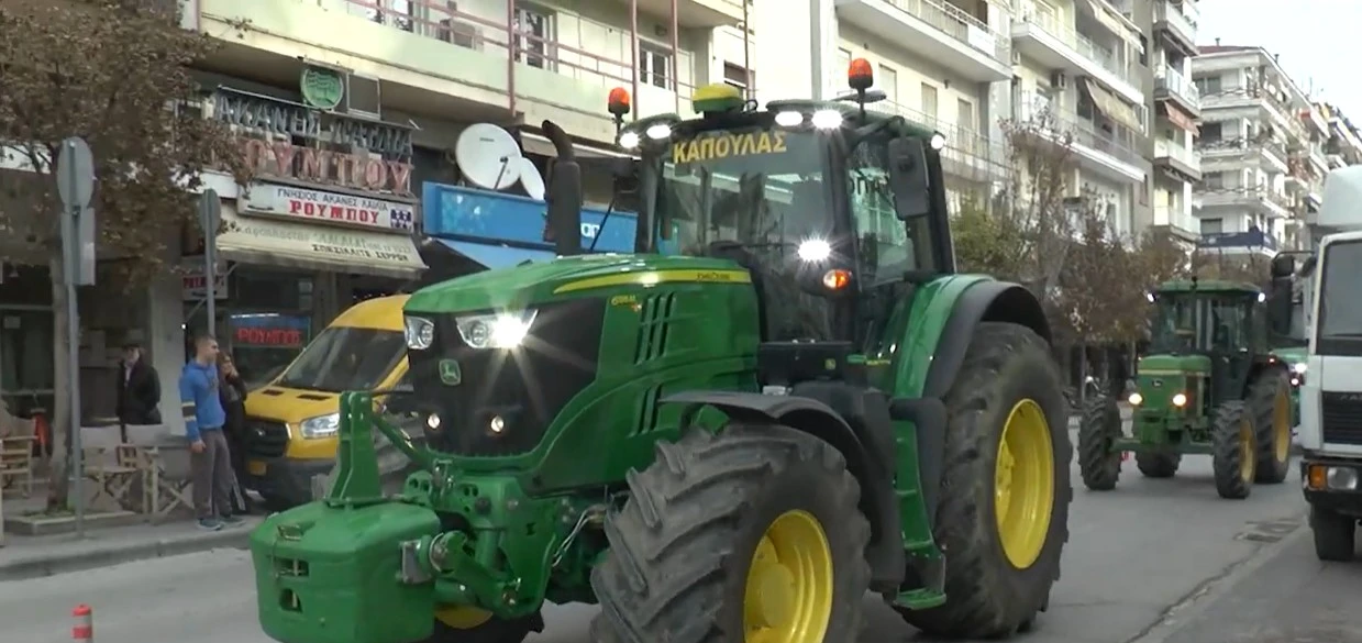 Με τρακτέρ στο κέντρο των Σερρών αγρότες από το μπλόκο του Προμαχώνα - Ψήφισμα στους βουλευτές - Διορία 48 ωρών και προαναγγελία κλιμάκωσης
