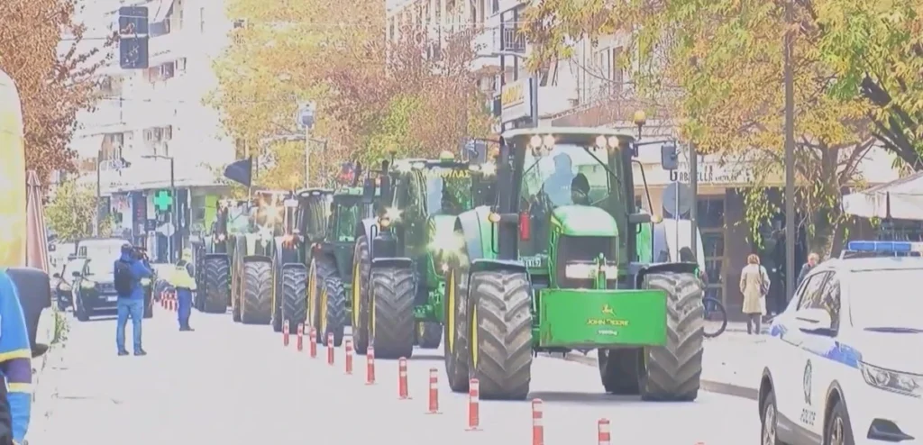 Με τρακτέρ στο κέντρο των Σερρών αγρότες από το μπλόκο του Προμαχώνα - Ψήφισμα στους βουλευτές - Διορία 48 ωρών και προαναγγελία κλιμάκωσης