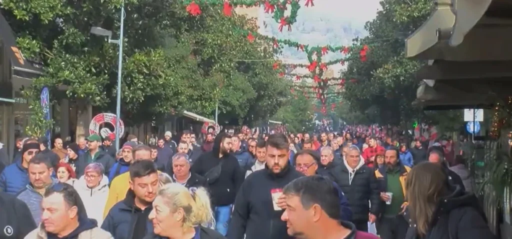 Με τρακτέρ στο κέντρο των Σερρών αγρότες από το μπλόκο του Προμαχώνα - Ψήφισμα στους βουλευτές - Διορία 48 ωρών και προαναγγελία κλιμάκωσης