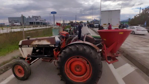 Λαμία: Σε τέσσερα σημεία παραμένει αποκλεισμένη η εθνική οδός Αθηνών-Λαμίας