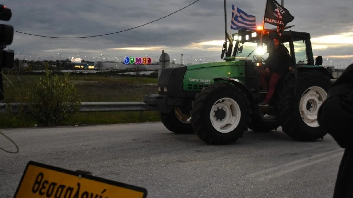 Αποχώρησαν από το αεροδρόμιο Ηρακλείου οι αγροτοκτηνοτρόφοι - Κλειστή η Ε.Ο. Αθηνών - Θεσ/νίκης