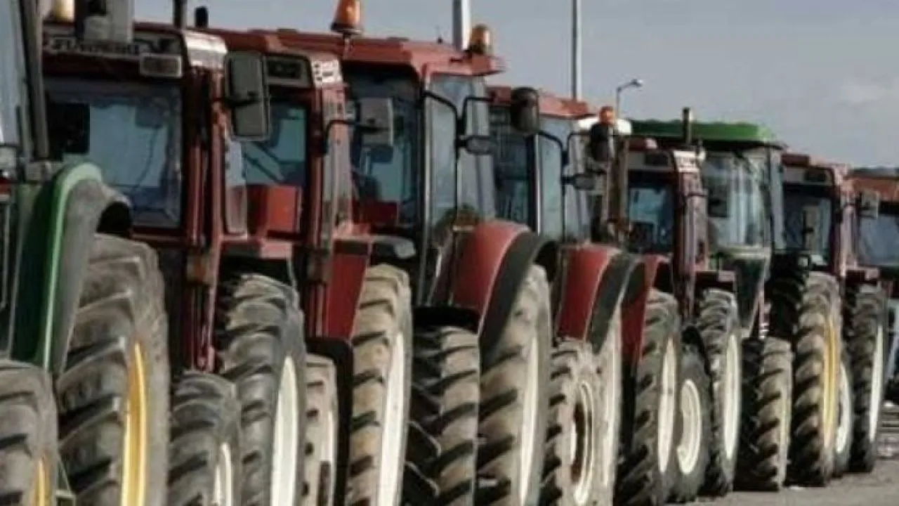 Αγρότες απέκλεισαν το ρεύμα προς Θεσσαλονίκη στα διόδια των Μαλγάρων-Αποκλεισμένα τα τελωνεία Προμαχώνα, Ευζώνων και Εξοχής