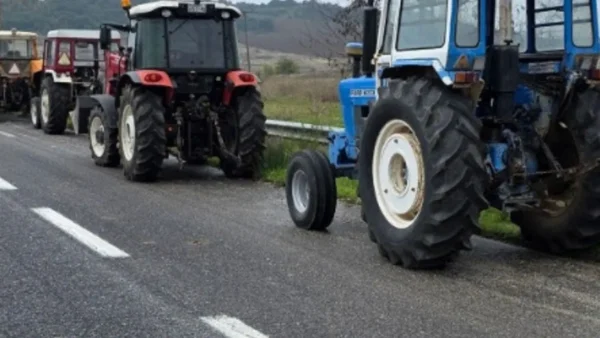 Αποχώρησαν οι αγρότες του μπλόκου της Νίκαιας από τη σήραγγα των Τεμπών
