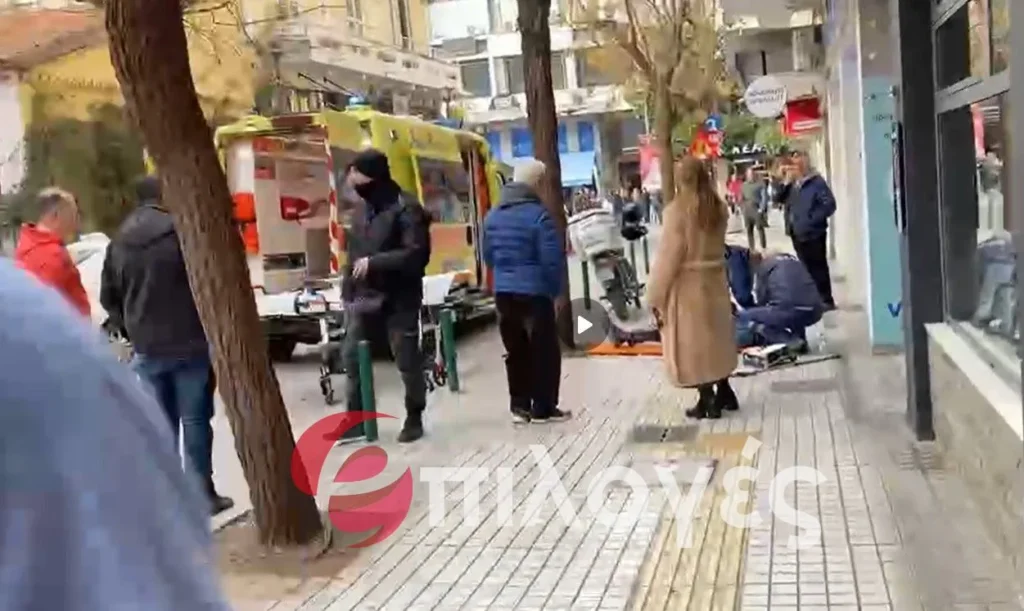 Σέρρες: Μηχανάκι έπεσε πάνω σε ηλικιωμένη στο κέντρο της πόλης - video