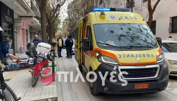 Σέρρες: Μηχανάκι έπεσε πάνω σε ηλικιωμένη στο κέντρο της πόλης - video