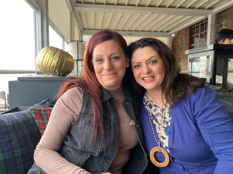 Στις 50 επεµβάσεις σταµάτησα να µετράω... - Η Αθανασία Χουβαρδά μιλάει για τον «μακρύ γολγοθά» ενός εγκαυματία