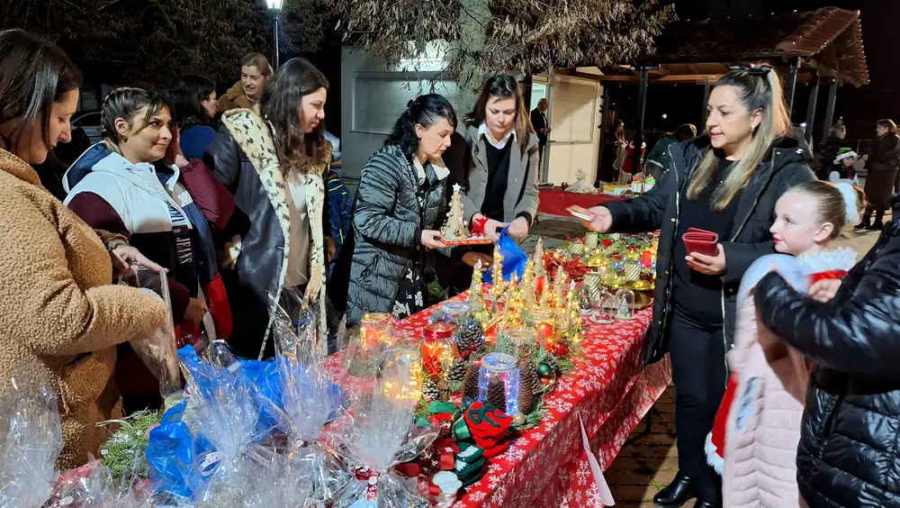 Χρυσοχώραφα Σερρών: Φωταγωγήθηκε το Χριστουγεννιάτικο Δένδρο και μοίρασε δώρα ο Άγιος Βασίλης