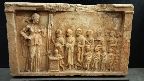 ΥΠΠΟ: Επαναπατρίζονται ελληνικές αρχαιότητες που βρίσκονταν στην κατοχή εταιρείας Robin Symes, στη Μ. Βρετανία