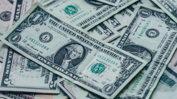 Απειλή για τη δημοκρατία: Πριν από το Νταβός, η Oxfam καταγγέλλει την αύξηση σε επίπεδο-ρεκόρ της περιουσίας των δισεκατομμυριούχων