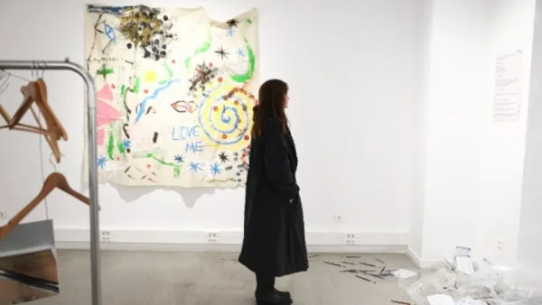 Ένα τραγούδι για το Ολοκαύτωμα των ρομά στην έκθεση για τα «Ξεχασμένα αστέρια»