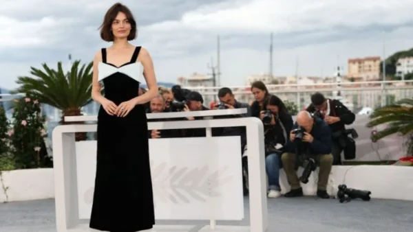 Η Έμα Μάκι σε συζητήσεις για τη νέα κωμωδία της A24 «Peaked», στο πλευρό της Μόλι Γκόρντον