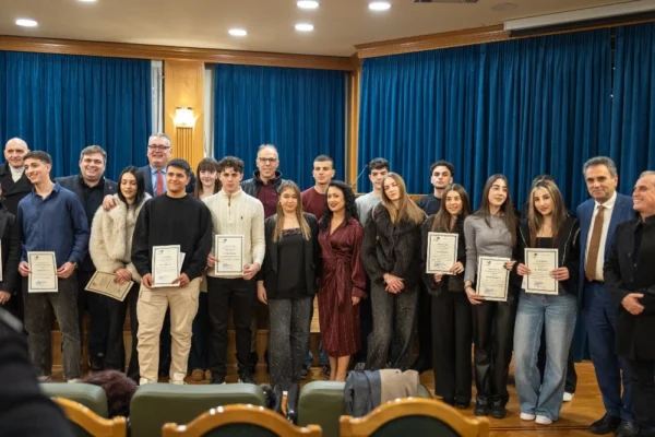 Επιμελητήριο Σερρών: Βράβευσε τα παιδιά των μελών του παρουσία του Προέδρου της ΚΕΕΕ Γ.Βουτσινά